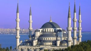 O moschee grandioasă, cu şase minarete, se deschide joi la Istanbul