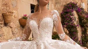 În căutarea rochiei perfecte la târgul pentru nunţi de la Palatul Republicii. Designerii vin cu cele mai variate propuneri