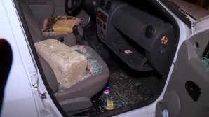 Un tânăr din Capitală, BEAT CRIŢĂ, a făcut prăpăd şi S-A DAT ÎN SPECTACOL. Oamenii legii au folosit gaze lacrimogene (VIDEO) 