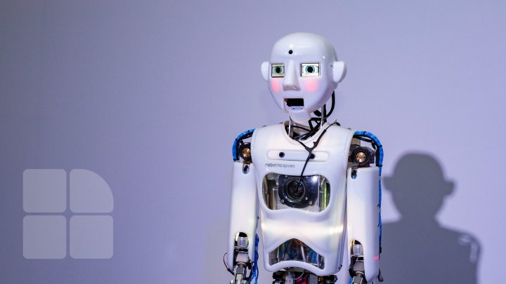 Expoziție neobişnuită cu roboți la Muzeul Naţional de Istorie a Moldovei. Aceştia cântă, dansează și răspund la întrebări (FOTOREPORT)