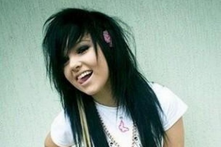 Fata EMO, poza căreia era populară acum zece ani în urmă, a ACCEPTAT CHALLENGE-ul. Cine este ACUM şi cum arată (FOTO)