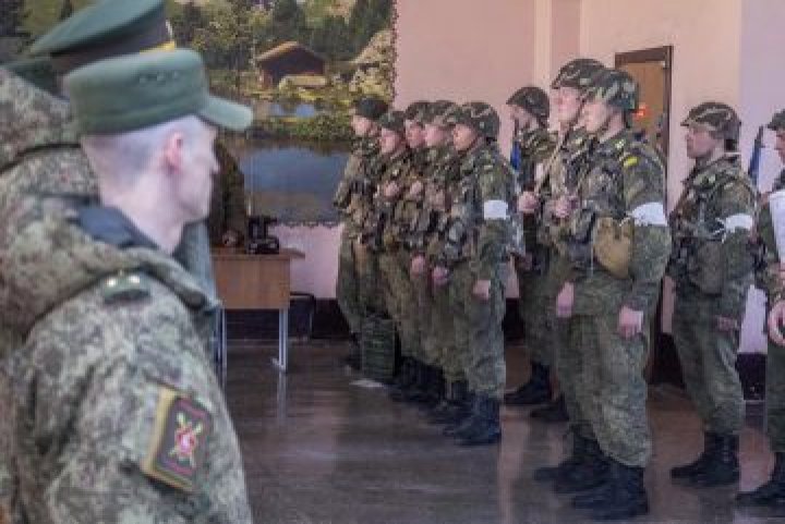 Aplicaţii provocatoare în Transnistria. Militarii în rezervă au participat la antrenamente de utilizarea armelor, minelor şi BLINDATELOR