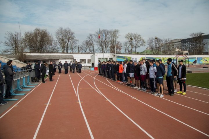 Victorie pe stadionul Dinamo. Poliţiştii de frontieră din aeroport au câştigat competiţia de atletism 