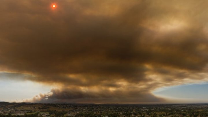 INCENDIU INFERNAL în Australia. Peste DOUĂ MII de pompieri s-au luptat cu flăcările devastatoare (VIDEO)