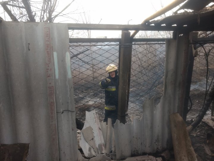 Flăcările au cuprins Moldova! În 24 de ore, pompierii au intervenit în peste 100 de cazuri de stingere a incendiilor (FOTO)