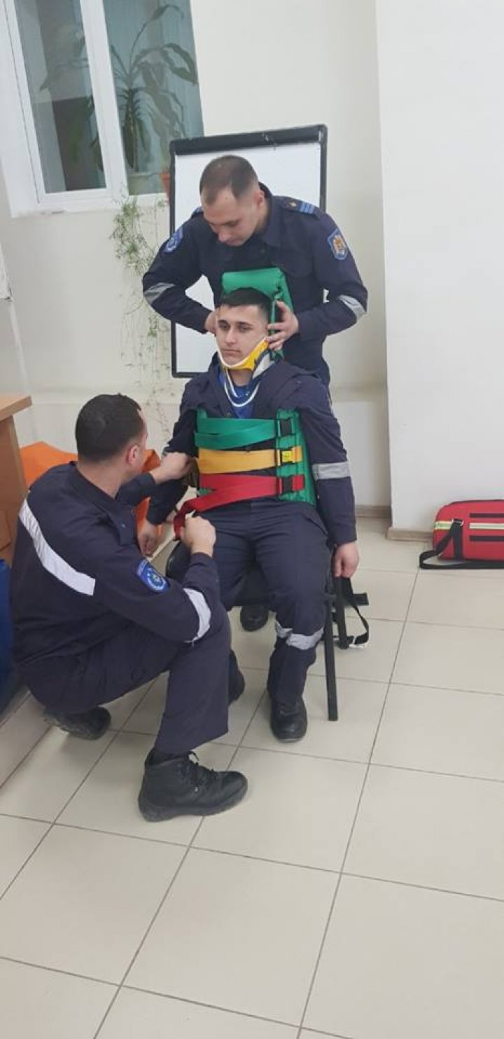 Au învățat cum să salveze vieți! Treisprezece salvatori au devenit paramedici