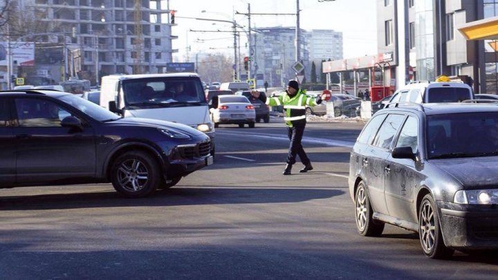 Ambuteiajele dau bătăi de cap şoferilor din Capitală. Care sunt cele mai aglomerate sectoare care trebuie evitate