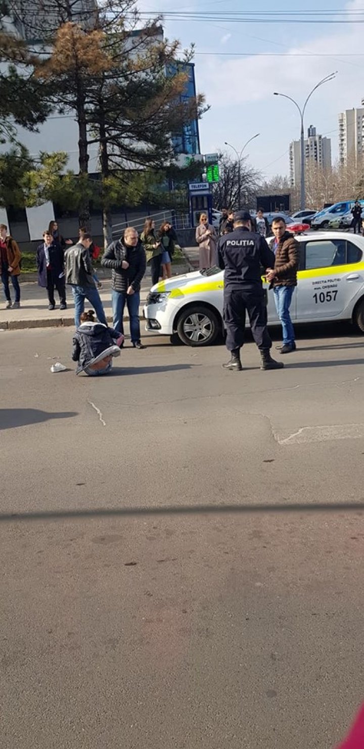 ACCIDENT ÎN SECTORUL BOTANICA AL CAPITALEI. O femeie a fost lovită de o mașină de poliție pe trecerea de pietoni (FOTO)