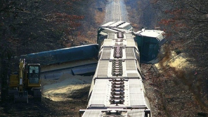 Accident feroviar în Cehia: Câteva vagoane ale unui tren care transporta calcar au deraiat