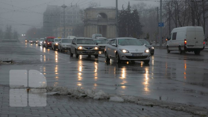 Chişinăul, SUFOCAT de ambuteiaje. MOTIVUL pentru care traficul este dat peste cap. Mii de şoferi, AMENDAŢI în doar 2 luni