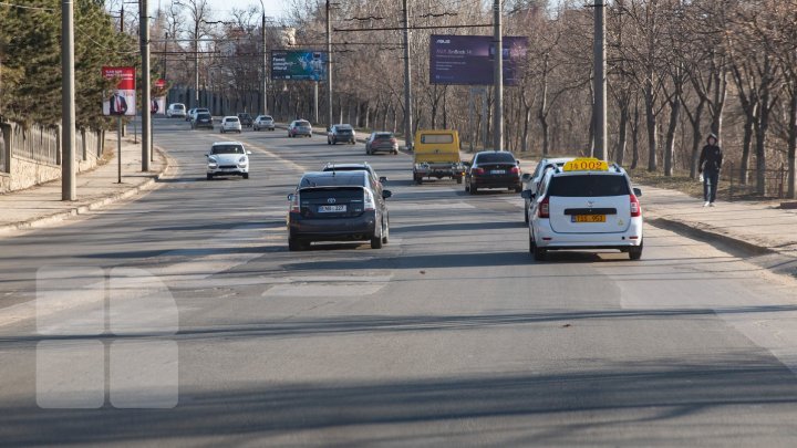 Chişinăul, SUFOCAT de ambuteiaje. MOTIVUL pentru care traficul este dat peste cap. Mii de şoferi, AMENDAŢI în doar 2 luni