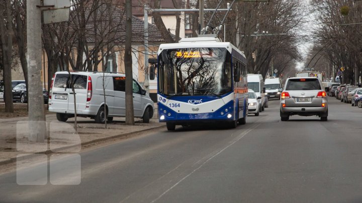 Chişinăul, SUFOCAT de ambuteiaje. MOTIVUL pentru care traficul este dat peste cap. Mii de şoferi, AMENDAŢI în doar 2 luni