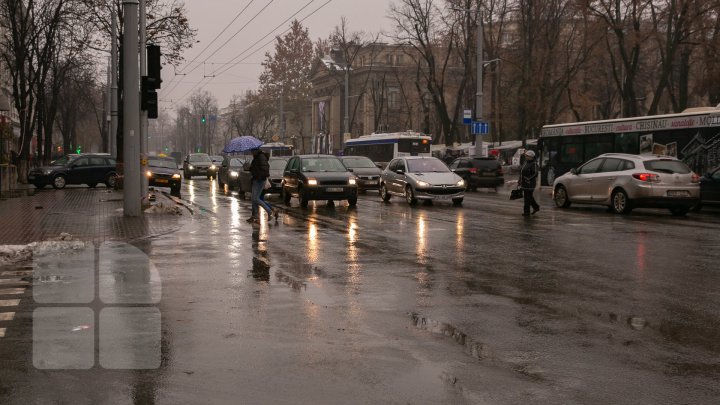 Chişinăul, SUFOCAT de ambuteiaje. MOTIVUL pentru care traficul este dat peste cap. Mii de şoferi, AMENDAŢI în doar 2 luni