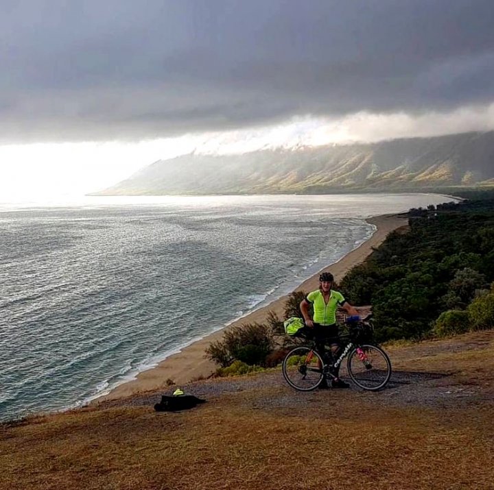 Cine este cea mai tânără persoană care a făcut înconjurul lumii pe bicicletă (FOTO)