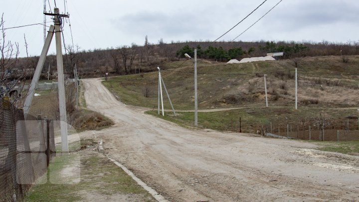 Drumuri bune 2: În oraşul Căuşeni au început lucrările de reparaţie capitală a străzilor (FOTOREPORT)