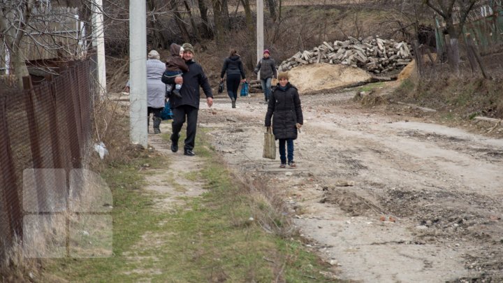 Drumuri bune 2: În oraşul Căuşeni au început lucrările de reparaţie capitală a străzilor (FOTOREPORT)