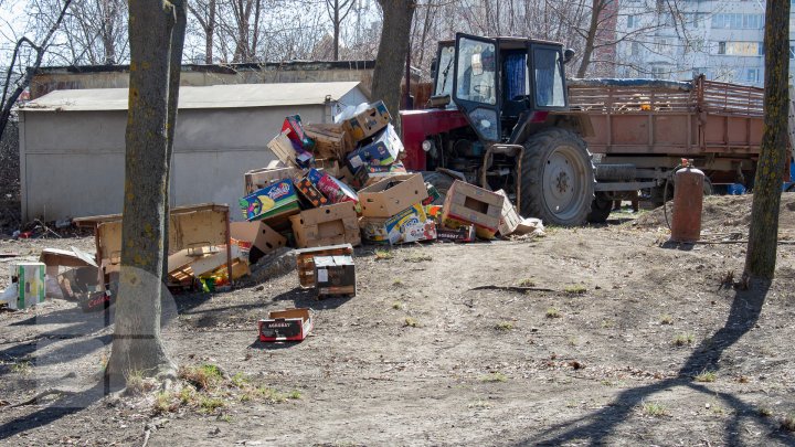 (FOTOREPORT) A început DEMOLAREA garajelor amplasate ilegal în sectorul Ciocana. Ce va fi amenajat în locul lor 