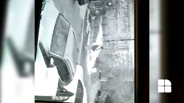 EXCLUSIV! Momentul în care bărbatul a detonat grenada, surprins de camerele de supraveghere (VIDEO)