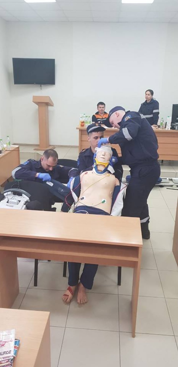 Au învățat cum să salveze vieți! Treisprezece salvatori au devenit paramedici