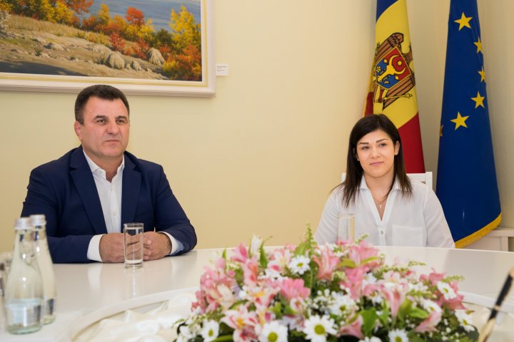 Luptătoarea Anastasia Nichita a primit un apartament din partea statului. Pavel Filip: Ne mândrim când ridică drapelul Republicii Moldova