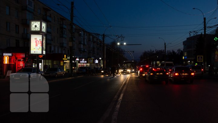 Mai multă lumină în Capitală. Pe strada Kiev au fost instalate 120 de becuri LED (FOTOREPORT)