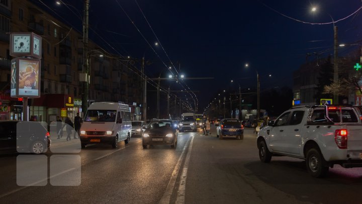 Mai multă lumină în Capitală. Pe strada Kiev au fost instalate 120 de becuri LED (FOTOREPORT)