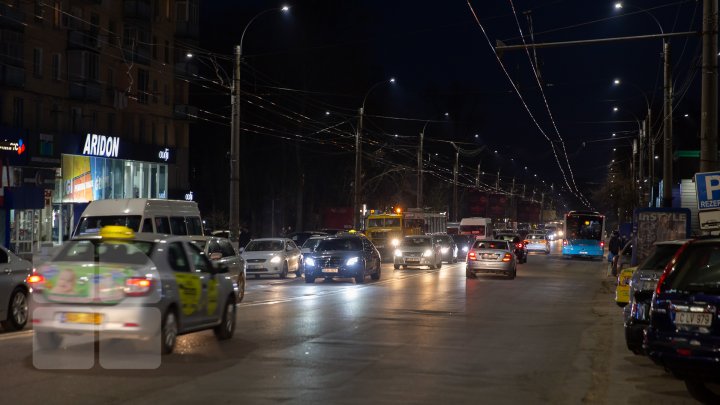 Mai multă lumină în Capitală. Pe strada Kiev au fost instalate 120 de becuri LED (FOTOREPORT)