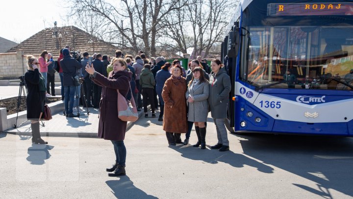 Veste bună pentru locuitorii din Bubuieci. Aceștia vor putea merge până acasă cu troleibuzul (FOTOREPORT)