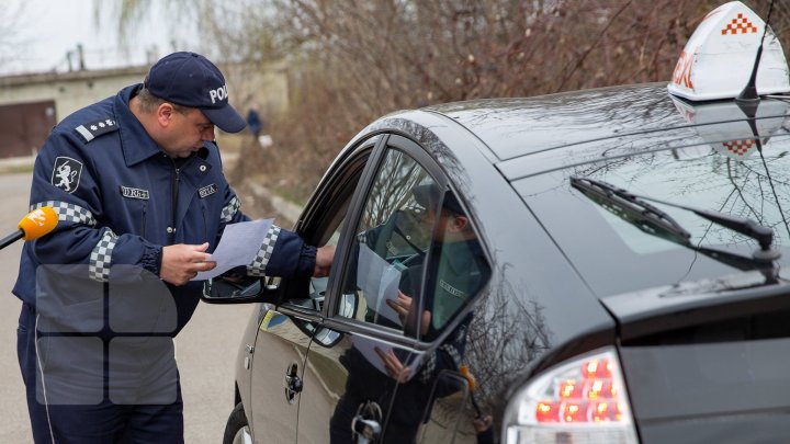 Pericol pe patru roţi. Mulţi taximetrişti pornesc la drum cu maşini defecte (FOTOREPORT)