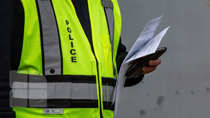 Pericol pe patru roţi. Mulţi taximetrişti pornesc la drum cu maşini defecte (FOTOREPORT)