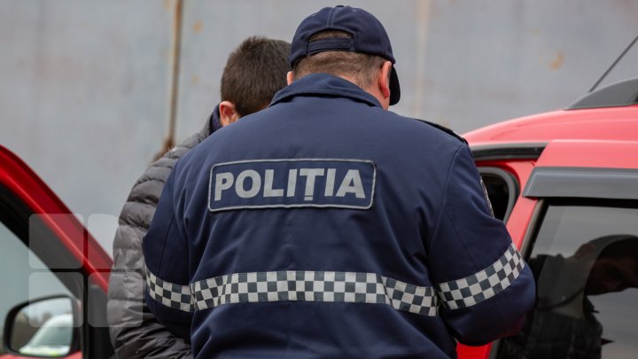 polițiștii depistează nereguli (FOTOREPORT)