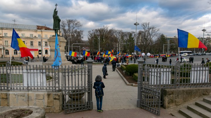 Marşul Tricolorului, la Chişinău. Cum s-a desfăşurat evenimentul (FOTO)