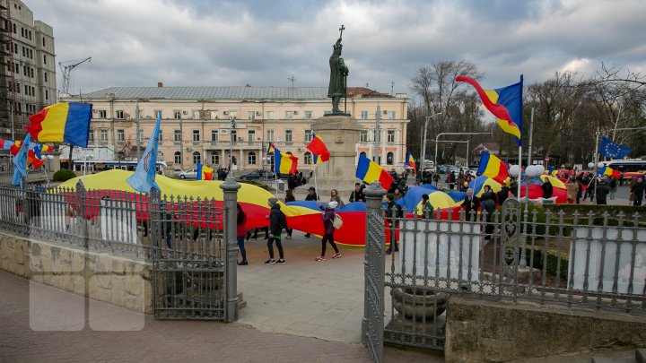 Marşul Tricolorului, la Chişinău. Cum s-a desfăşurat evenimentul (FOTO)