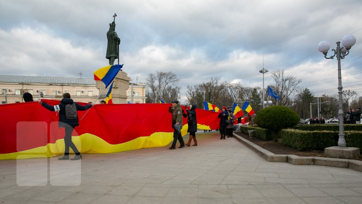 Marşul Tricolorului, la Chişinău. Cum s-a desfăşurat evenimentul (FOTO)