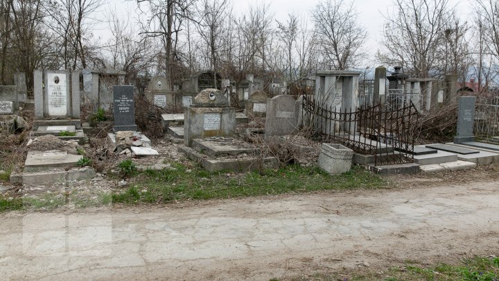 PREGĂTIT PENTRU RESTAURARE. 10 milioane de lei, alocate pentru Cimitirul Evreiesc (FOTOREPORT)