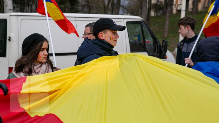 Marşul Tricolorului, la Chişinău. Cum s-a desfăşurat evenimentul (FOTO)