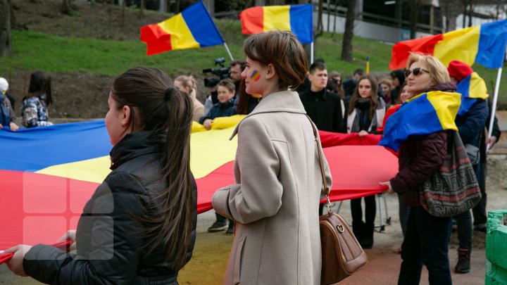 Marşul Tricolorului, la Chişinău. Cum s-a desfăşurat evenimentul (FOTO)