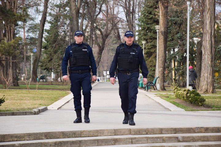 Vestă antişoc, ochelari şi centuri multifuncţionale. Noua vestimentaţie a inspectorilor de patrulare din Moldova, ca în filmele americane  (FOTO)