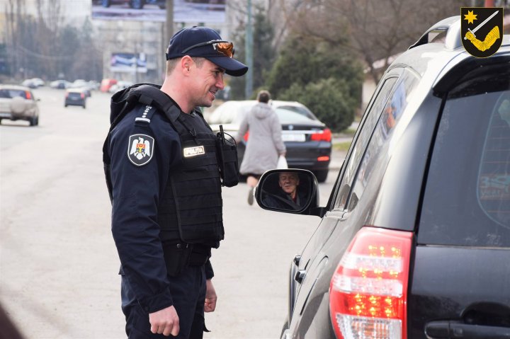 Vestă antişoc, ochelari şi centuri multifuncţionale. Noua vestimentaţie a inspectorilor de patrulare din Moldova, ca în filmele americane  (FOTO)