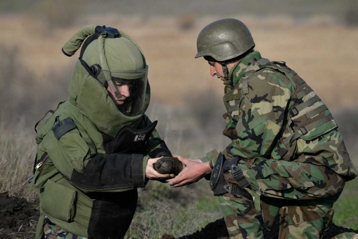 ALERTĂ în satul Marianca de Jos! Mai multe obuze, găsite pe un teren din apropierea localității