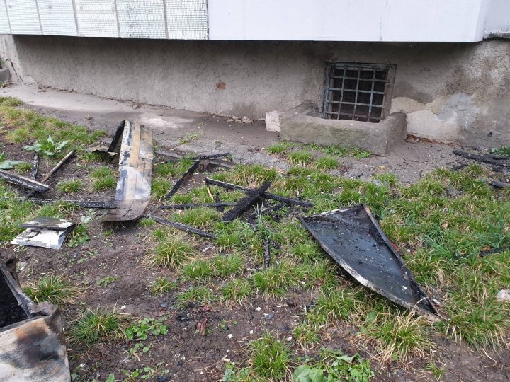 INCENDIU PUTERNIC într-un bloc din sectorul Buiucani din Capitală. O autospecială s-a deplasat la faţa locului (VIDEO)