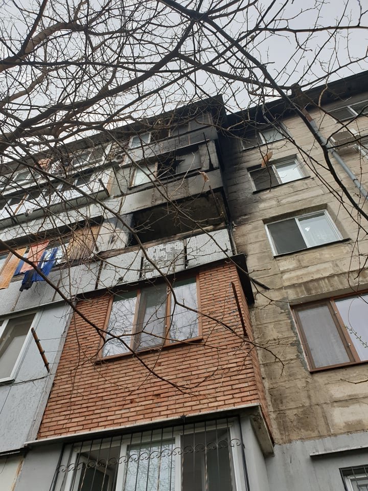 INCENDIU PUTERNIC într-un bloc din sectorul Buiucani din Capitală. O autospecială s-a deplasat la faţa locului (VIDEO)