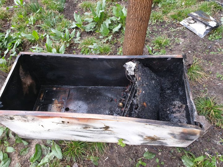 INCENDIU PUTERNIC într-un bloc din sectorul Buiucani din Capitală. O autospecială s-a deplasat la faţa locului (VIDEO)