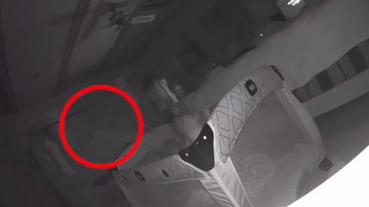 Au văzut zgârieturi pe faţa micuţului lor şi au instalat o cameră video. Descoperirile i-au făcut să FUGĂ DIN CASĂ (VIDEO)