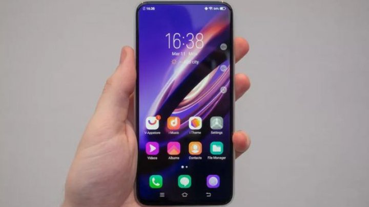 Cum arată Vivo Apex 2019, primul smartphone complet lipsit de butoane şi conectori (FOTO)