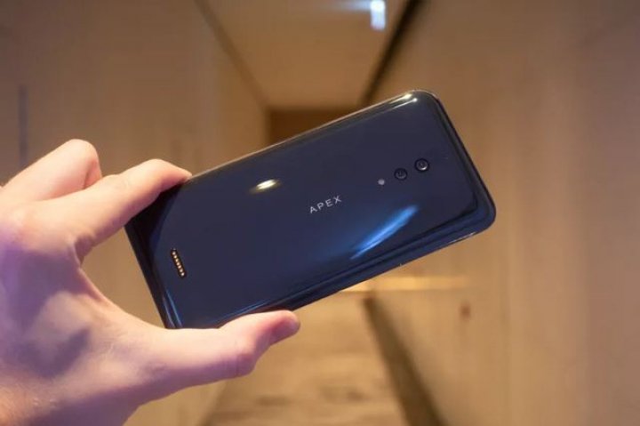 Cum arată Vivo Apex 2019, primul smartphone complet lipsit de butoane şi conectori (FOTO)