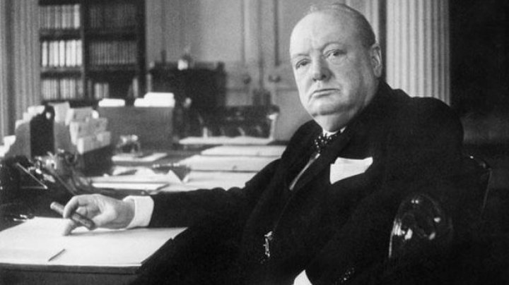 O tabacheră şi o pălărie, care au aparţinut lui Sir Winston Churchill, găsite la o groapă de gunoi