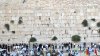 Zidul plângerii din Ierusalim, curăţat de miile de mesaje depuse în crăpături