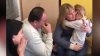 Povestea IMPRESIONANTĂ a unei fetițe de patru ani care aude pentru prima dată vocea părinților săi (VIDEO)