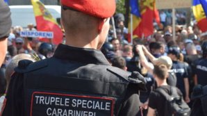 Mai buni de sărbătorile Pascale. Carabinierii au ajutat copii orfani şi familii nevoiaşe